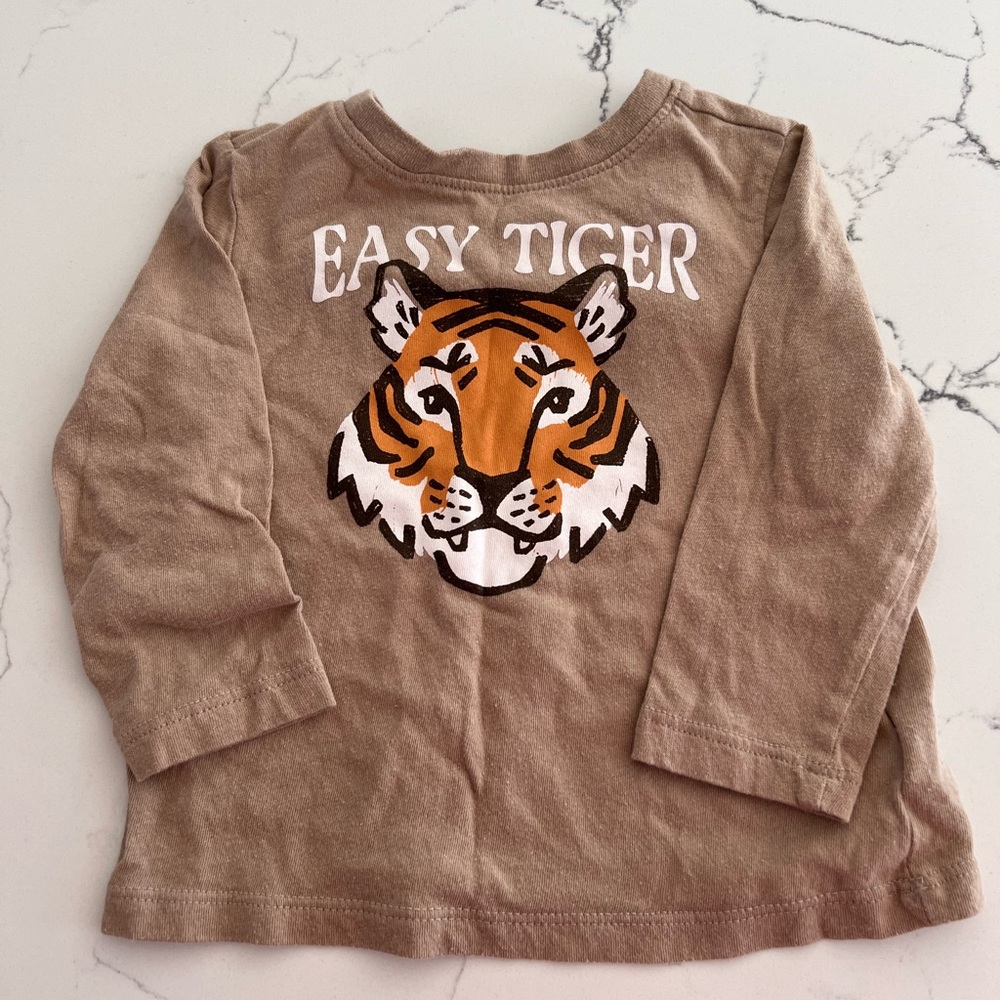 Old Navy Long Sleeve Graphic Tee Easy Tiger